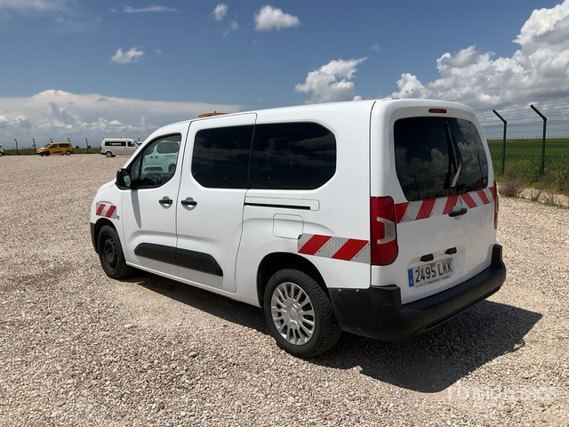 2020 Toyota Proace City Verso 5 Passenger Van - الشاحنات الصغيرة: صور 3 2020 Toyota Proace City Verso 5 Passenger Van - الشاحنات الصغيرة: صور 3