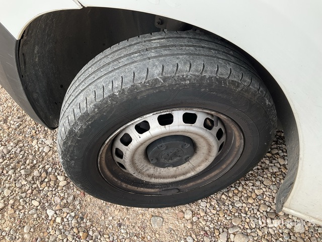 2021 Peugeot Partner Cargo Van - الشاحنات الصغيرة: صور 5 2021 Peugeot Partner Cargo Van - الشاحنات الصغيرة: صور 5