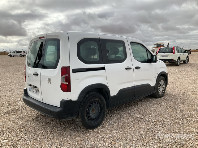 2021 Peugeot Rifter Passenger Van - حافلة صغيرة, ميكروباص: صور 4 2021 Peugeot Rifter Passenger Van - حافلة صغيرة, ميكروباص: صور 4