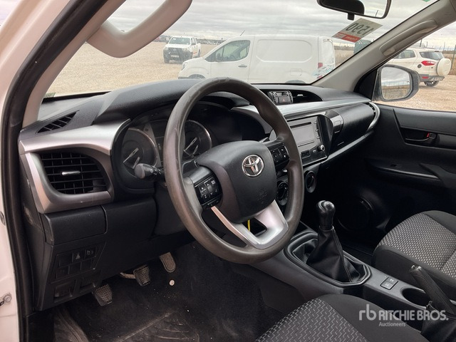 2021 Toyota Hilux Pickup - شاحنة البيك أب: صور 5 2021 Toyota Hilux Pickup - شاحنة البيك أب: صور 5