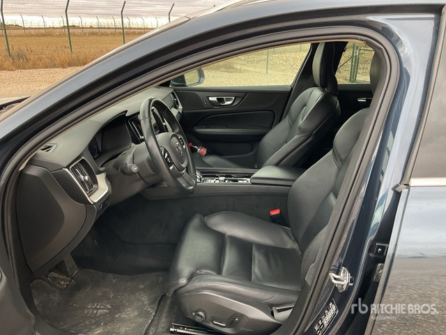 2021 Volvo V60 SUV - سيارة دفع رباعي: صور 5 2021 Volvo V60 SUV - سيارة دفع رباعي: صور 5