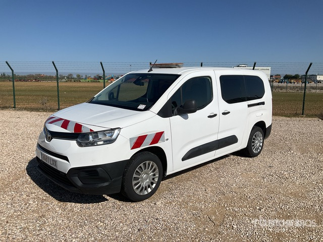 2022 Toyota Proace City Verso 5 Passenger Van - حافلة صغيرة, ميكروباص: صور 1 2022 Toyota Proace City Verso 5 Passenger Van - حافلة صغيرة, ميكروباص: صور 1