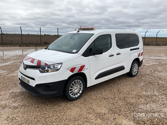 2022 Toyota Proace City Verso 5 Passenger Van - حافلة صغيرة, ميكروباص: صور 3 2022 Toyota Proace City Verso 5 Passenger Van - حافلة صغيرة, ميكروباص: صور 3