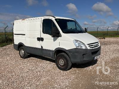 IVECO 35S10 4x2 - بصندوق مغلق شاحنة: صور 4 IVECO 35S10 4x2 - بصندوق مغلق شاحنة: صور 4