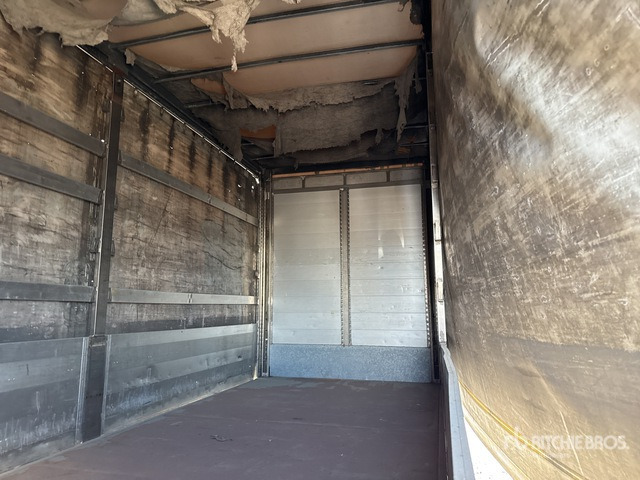 2004 Renault Midlum 4x2 Curtain Side Truck - شاحنة ستارة: صور 5 2004 Renault Midlum 4x2 Curtain Side Truck - شاحنة ستارة: صور 5