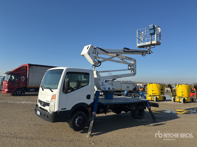 2010 Nissan Cabstar 35 - 11 2010 Cela TP200 20 m on Bucket Truck - مصاعد الازدهار محمولة على شاحنة: صور 1 2010 Nissan Cabstar 35 - 11 2010 Cela TP200 20 m on Bucket Truck - مصاعد الازدهار محمولة على شاحنة: صور 1