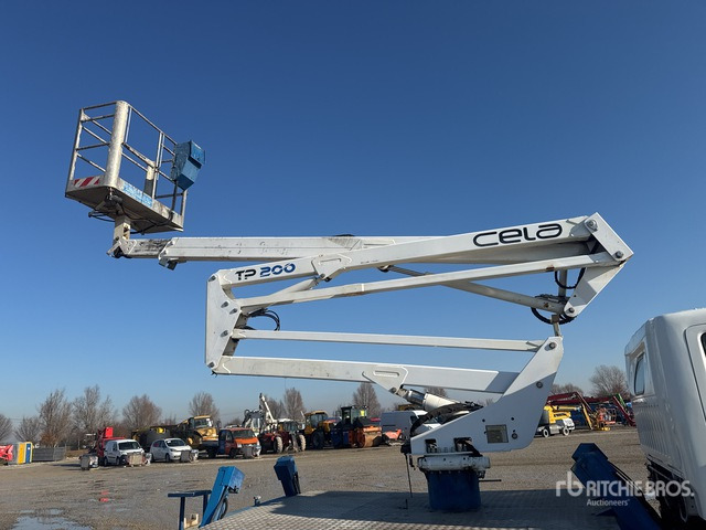 2010 Nissan Cabstar 35 - 11 2010 Cela TP200 20 m on Bucket Truck - مصاعد الازدهار محمولة على شاحنة: صور 4 2010 Nissan Cabstar 35 - 11 2010 Cela TP200 20 m on Bucket Truck - مصاعد الازدهار محمولة على شاحنة: صور 4