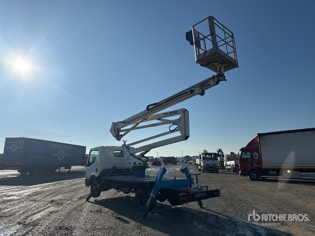 2010 Nissan Cabstar 35 - 11 2010 Cela TP200 20 m on Bucket Truck - مصاعد الازدهار محمولة على شاحنة: صور 2 2010 Nissan Cabstar 35 - 11 2010 Cela TP200 20 m on Bucket Truck - مصاعد الازدهار محمولة على شاحنة: صور 2