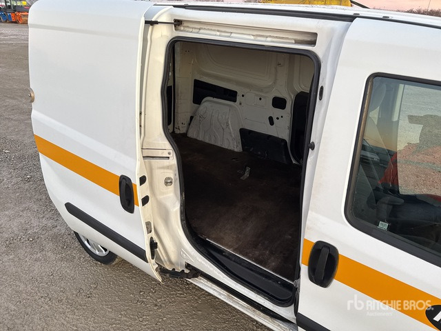 2011 Fiat Doblo Van Truck - بصندوق مغلق شاحنة: صور 4 2011 Fiat Doblo Van Truck - بصندوق مغلق شاحنة: صور 4