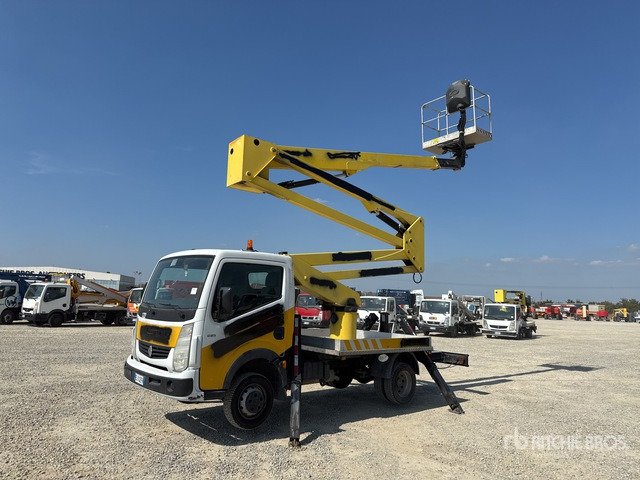 2011 Renault Maxity 110Dxi 2011 Socage DA320 20 m on Bucket Truck - مصاعد الازدهار محمولة على شاحنة: صور 2 2011 Renault Maxity 110Dxi 2011 Socage DA320 20 m on Bucket Truck - مصاعد الازدهار محمولة على شاحنة: صور 2