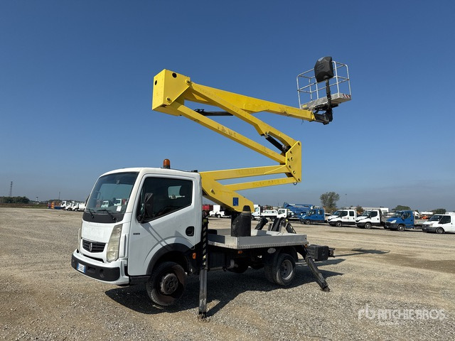 2011 Renault Maxity 110Dxi 2011 Socage DA320 20 m on Bucket Truck - مصاعد الازدهار محمولة على شاحنة: صور 1 2011 Renault Maxity 110Dxi 2011 Socage DA320 20 m on Bucket Truck - مصاعد الازدهار محمولة على شاحنة: صور 1