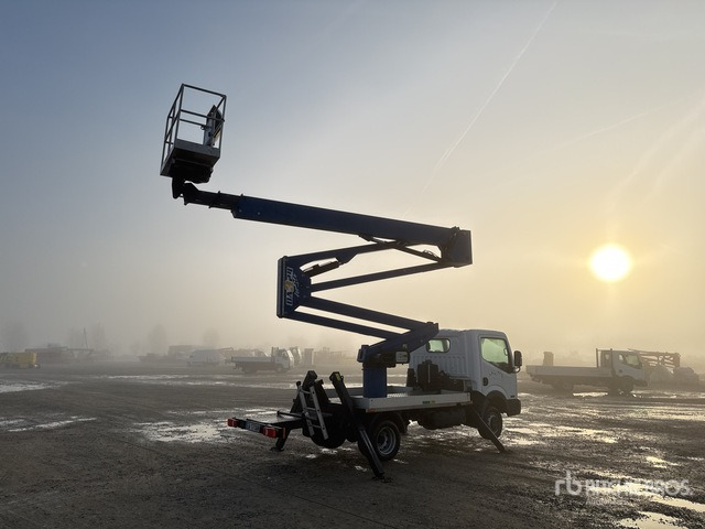 2014 Nissan 2014 Socage DA324 24 m on Bucket Truck - مصاعد الازدهار محمولة على شاحنة: صور 3 2014 Nissan 2014 Socage DA324 24 m on Bucket Truck - مصاعد الازدهار محمولة على شاحنة: صور 3