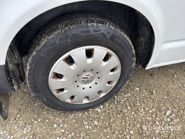 2014 Volkswagen Transporter Ambulance - سيارة إسعاف: صور 5 2014 Volkswagen Transporter Ambulance - سيارة إسعاف: صور 5