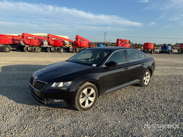 2018 Skoda Superb Autovettura - سيارة: صور 2 2018 Skoda Superb Autovettura - سيارة: صور 2