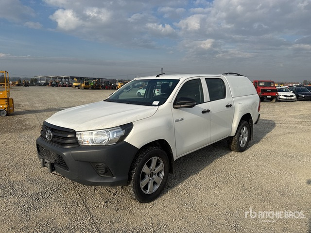 2020 Toyota Hilux Crew Cab Pickup - شاحنة البيك أب: صور 1 2020 Toyota Hilux Crew Cab Pickup - شاحنة البيك أب: صور 1