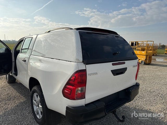 2020 Toyota Hilux Crew Cab Pickup - شاحنة البيك أب: صور 5 2020 Toyota Hilux Crew Cab Pickup - شاحنة البيك أب: صور 5
