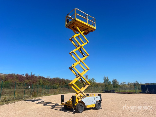 2007 Haulotte Compact 12DX 4x4 Nacelle Ciseaux Scissor Lift - رافعات مقصية: صور 3 2007 Haulotte Compact 12DX 4x4 Nacelle Ciseaux Scissor Lift - رافعات مقصية: صور 3