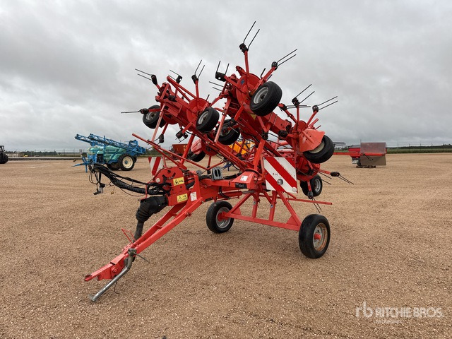 2011 Kuhn GF8702T 8.7 m 3-Point 8 Rotor Faneuse Hay Tedder - لمّامَة القش: صور 1 2011 Kuhn GF8702T 8.7 m 3-Point 8 Rotor Faneuse Hay Tedder - لمّامَة القش: صور 1