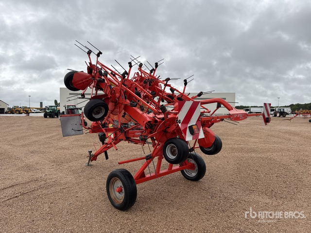 2011 Kuhn GF8702T 8.7 m 3-Point 8 Rotor Faneuse Hay Tedder - لمّامَة القش: صور 4 2011 Kuhn GF8702T 8.7 m 3-Point 8 Rotor Faneuse Hay Tedder - لمّامَة القش: صور 4