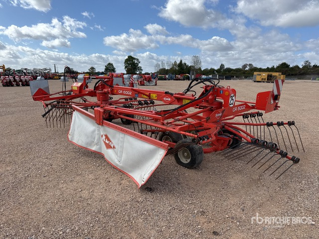 2012 Kuhn GA 6002 6 m Semi-Mount 2 Rotor Andaineur Hay Rake - لمّامَة القش: صور 3 2012 Kuhn GA 6002 6 m Semi-Mount 2 Rotor Andaineur Hay Rake - لمّامَة القش: صور 3