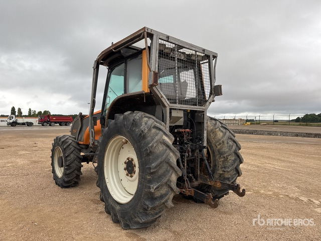 2012 Valtra T121 Tracteur Agricole (Inoperable) 4WD Tractor - جرار: صور 3 2012 Valtra T121 Tracteur Agricole (Inoperable) 4WD Tractor - جرار: صور 3