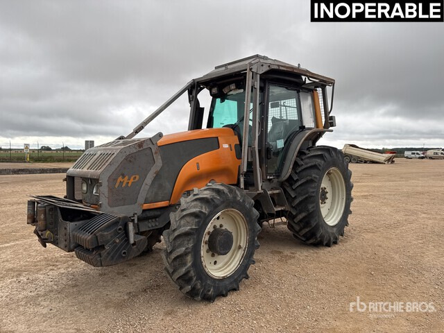 2012 Valtra T121 Tracteur Agricole (Inoperable) 4WD Tractor - جرار: صور 2 2012 Valtra T121 Tracteur Agricole (Inoperable) 4WD Tractor - جرار: صور 2