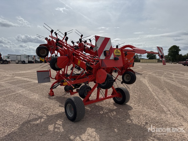 2015 Kuhn GF10802TGII 10.8 m Semi-Mount 10 Rotor Faneuse Hay Tedder - لمّامَة القش: صور 3 2015 Kuhn GF10802TGII 10.8 m Semi-Mount 10 Rotor Faneuse Hay Tedder - لمّامَة القش: صور 3