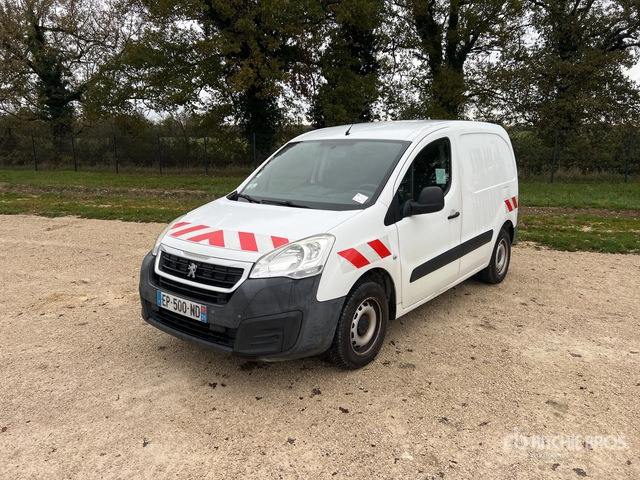 2017 Peugeot Partner Vehicule Utilitaire Cargo Van - الشاحنات الصغيرة: صور 1 2017 Peugeot Partner Vehicule Utilitaire Cargo Van - الشاحنات الصغيرة: صور 1