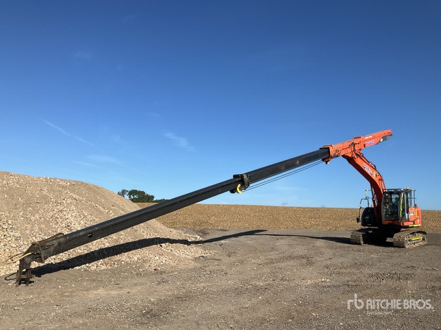 2013 Hitachi ZX225USRLC-3 Telescopic Excavator Tracked Excavator - حفارات زحافة: صور 1 2013 Hitachi ZX225USRLC-3 Telescopic Excavator Tracked Excavator - حفارات زحافة: صور 1