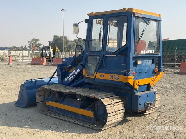 1986 Komatsu D31S-17 - اللودر المجنزر: صور 3 1986 Komatsu D31S-17 - اللودر المجنزر: صور 3