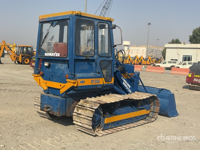 1986 Komatsu D31S-17 - اللودر المجنزر: صور 4 1986 Komatsu D31S-17 - اللودر المجنزر: صور 4
