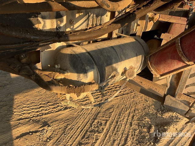 1999 Mack MR688S 1999 Schwing 32/28 XL 32 m on 6x4 Concrete Pump Truck - مضخة خرسانة: صور 4 1999 Mack MR688S 1999 Schwing 32/28 XL 32 m on 6x4 Concrete Pump Truck - مضخة خرسانة: صور 4