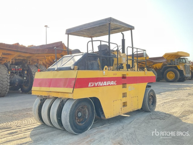 2002 Dynapac CP 271 9 Wheel Pneumatic Roller - مداحل الإطارات الهوائية: صور 3 2002 Dynapac CP 271 9 Wheel Pneumatic Roller - مداحل الإطارات الهوائية: صور 3