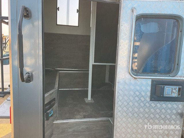 2008 Ford F-350 4x2 Horse Transporting Truck :Misc. Truck - شاحنة نقل خيل: صور 5 2008 Ford F-350 4x2 Horse Transporting Truck :Misc. Truck - شاحنة نقل خيل: صور 5