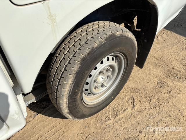 2008 Isuzu D-Max 4x2 Crew Cab Pickup - شاحنة البيك أب: صور 5 2008 Isuzu D-Max 4x2 Crew Cab Pickup - شاحنة البيك أب: صور 5