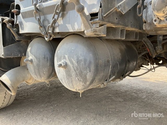 2008 Volvo FM400 6x4 20000 Liters Vacuum Tanker Truck - فراغ شاحنة: صور 5 2008 Volvo FM400 6x4 20000 Liters Vacuum Tanker Truck - فراغ شاحنة: صور 5