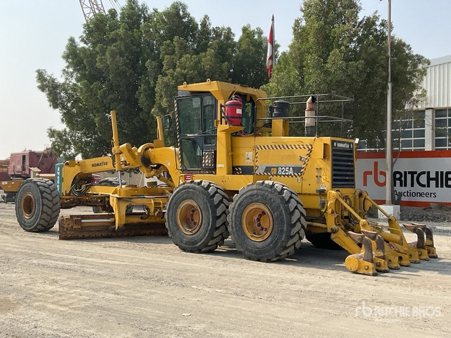 2010 Komatsu GD825A-2 Motor Grader - آلة تسوية الأرض: صور 3 2010 Komatsu GD825A-2 Motor Grader - آلة تسوية الأرض: صور 3