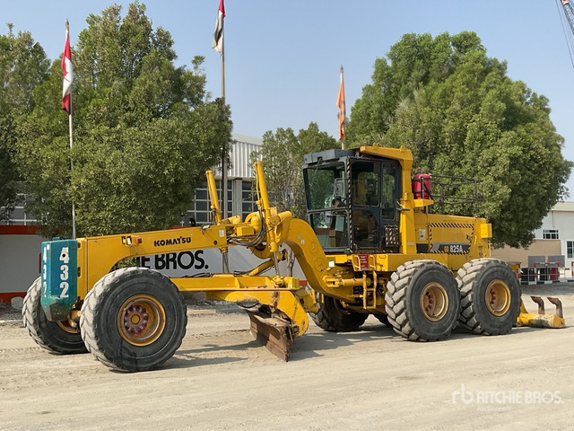 2011 Komatsu GD825A-2 Motor Grader - آلة تسوية الأرض: صور 1 2011 Komatsu GD825A-2 Motor Grader - آلة تسوية الأرض: صور 1