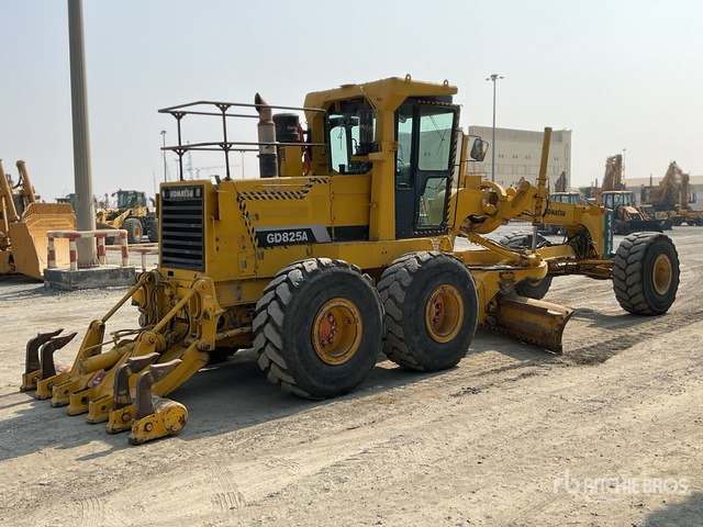 2011 Komatsu GD825A-2 Motor Grader - آلة تسوية الأرض: صور 5 2011 Komatsu GD825A-2 Motor Grader - آلة تسوية الأرض: صور 5