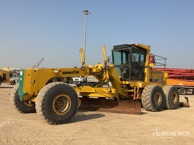 2011 Komatsu GD825A-2 Motor Grader - آلة تسوية الأرض: صور 1 2011 Komatsu GD825A-2 Motor Grader - آلة تسوية الأرض: صور 1