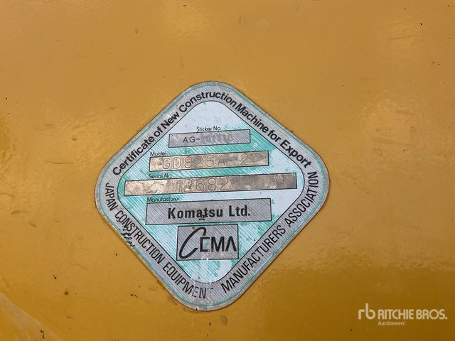 2011 Komatsu GD825A-2 Motor Grader - آلة تسوية الأرض: صور 4 2011 Komatsu GD825A-2 Motor Grader - آلة تسوية الأرض: صور 4