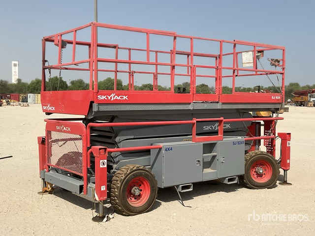 2012 Skyjack SJ9241 4x4 Diesel Scissor Lift - رافعات مقصية: صور 3 2012 Skyjack SJ9241 4x4 Diesel Scissor Lift - رافعات مقصية: صور 3
