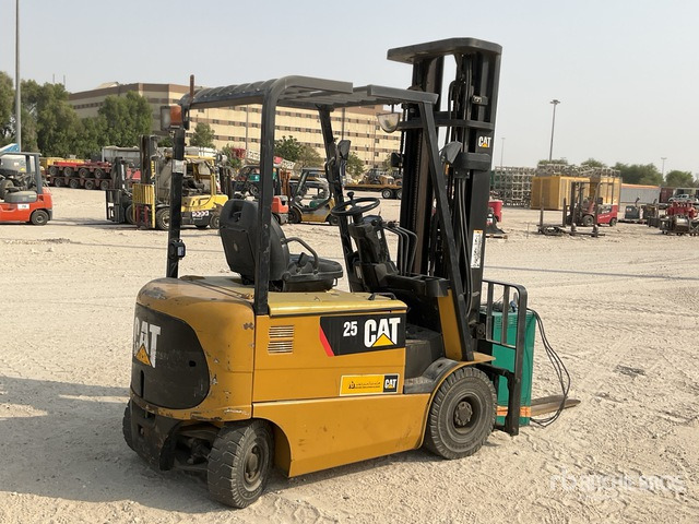 2015 Cat EP25K-PAC 2.5 ton Electric Forklift - رافعة شوكية كهربائية: صور 3 2015 Cat EP25K-PAC 2.5 ton Electric Forklift - رافعة شوكية كهربائية: صور 3