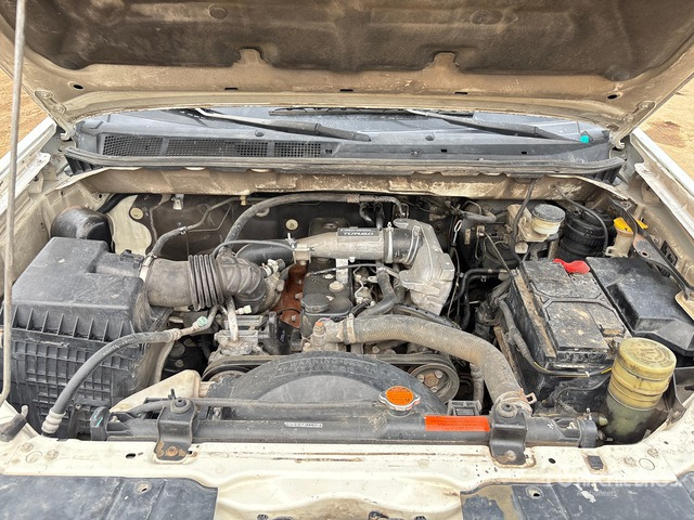 2015 Isuzu D-Max 4x2 Crew Cab Pickup - شاحنة البيك أب: صور 5 2015 Isuzu D-Max 4x2 Crew Cab Pickup - شاحنة البيك أب: صور 5