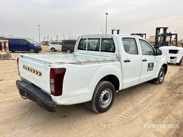 2015 Isuzu D-Max 4x2 Crew Cab Pickup - شاحنة البيك أب: صور 3 2015 Isuzu D-Max 4x2 Crew Cab Pickup - شاحنة البيك أب: صور 3