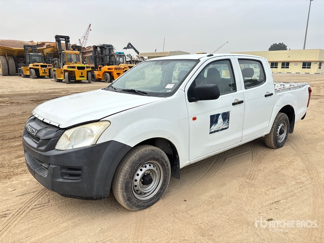 2015 Isuzu D-Max 4x2 Crew Cab Pickup - شاحنة البيك أب: صور 1 2015 Isuzu D-Max 4x2 Crew Cab Pickup - شاحنة البيك أب: صور 1