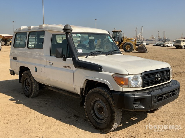 2016 Toyota Land Cruiser 78R 4x4 SUV - سيارة دفع رباعي: صور 1 2016 Toyota Land Cruiser 78R 4x4 SUV - سيارة دفع رباعي: صور 1