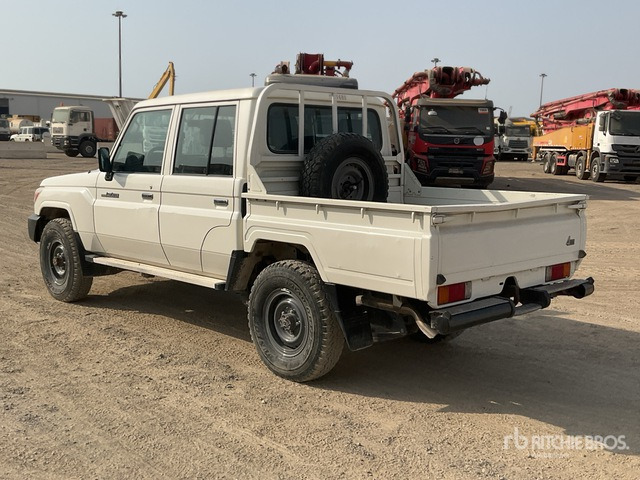 2016 Toyota Land Cruiser 79L 4x4 Crew Cab Pickup - شاحنة البيك أب: صور 3 2016 Toyota Land Cruiser 79L 4x4 Crew Cab Pickup - شاحنة البيك أب: صور 3