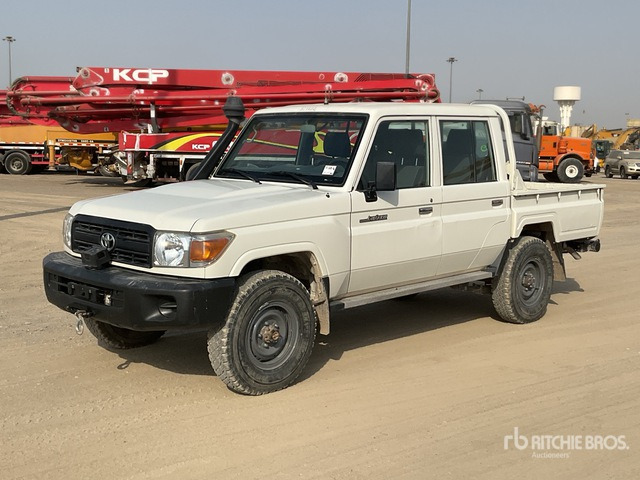 2016 Toyota Land Cruiser 79L 4x4 Crew Cab Pickup - شاحنة البيك أب: صور 2 2016 Toyota Land Cruiser 79L 4x4 Crew Cab Pickup - شاحنة البيك أب: صور 2