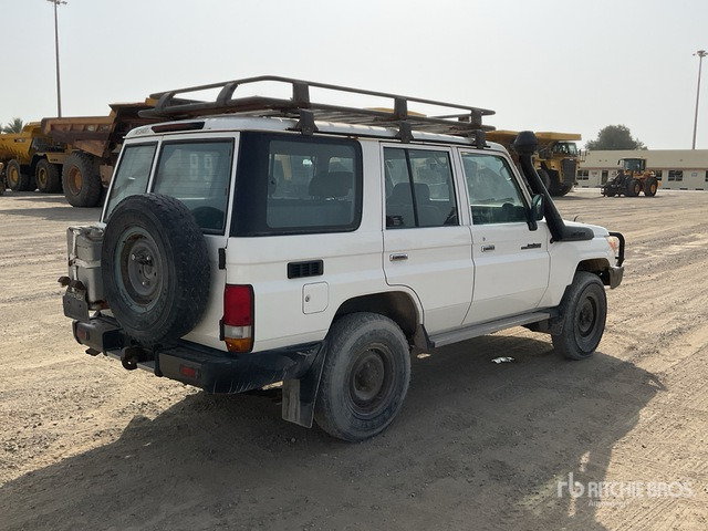 2018 Toyota Land Cruiser 76L 4x4 SUV - سيارة دفع رباعي: صور 4 2018 Toyota Land Cruiser 76L 4x4 SUV - سيارة دفع رباعي: صور 4